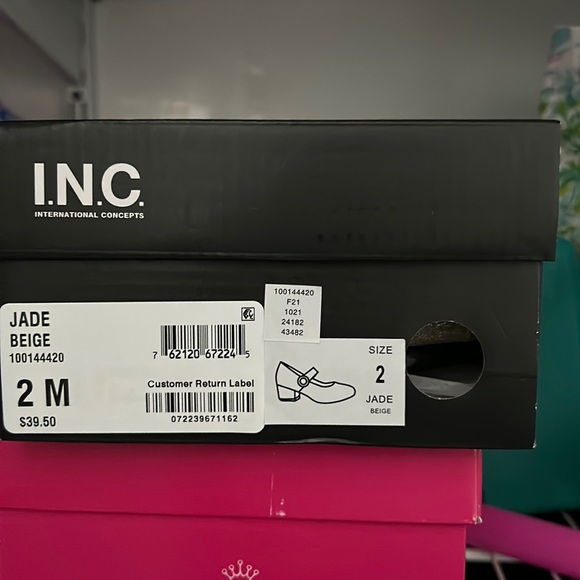 NWT- INC - Jade Beige Gold sparkly Shoe - Size 2 M - Picture 4 of 9